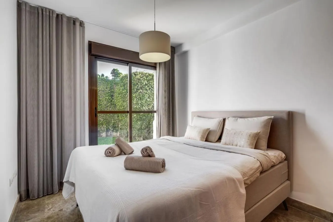 Apartment Heerlijke Prive Tuin In Golf Hills Estepona Spain